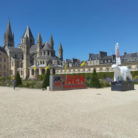 Maison Au Calme Avec Terrasse Et Parking Prive Proche Centre Dom wakacyjny Caen